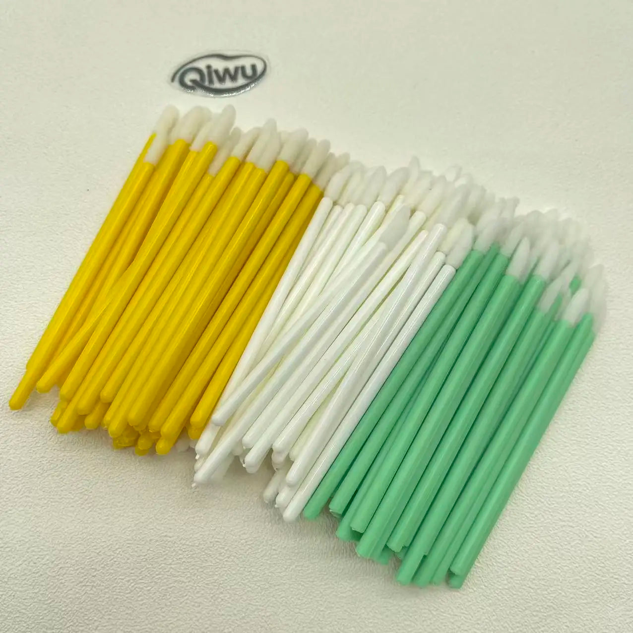 300pcs Lip Brush Brush Eyelash Lipstick Brush Lip Gloss Applicator Wands Makeup Beauty Tool Wands Applicators Disposable Lip