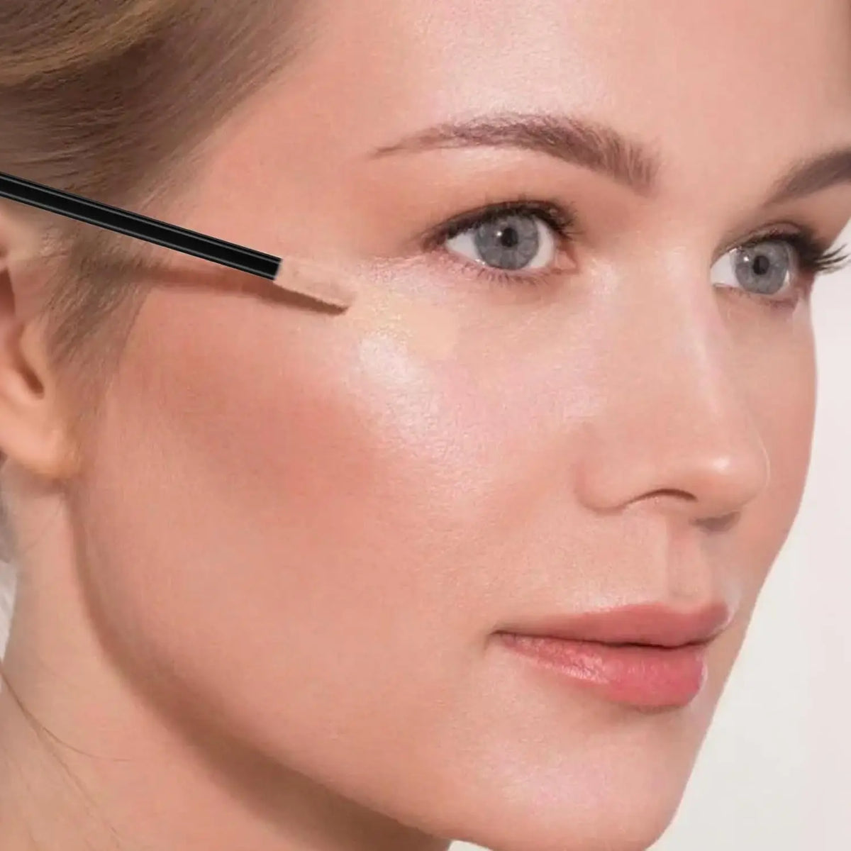 700Pcs Lip Wands Applicators Lip Brushes for Lipstick Lip Gloss Testers Lint Free Applicator Makeup Beauty Tools for Women